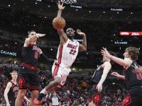 IM电竞APP-全球篮球比赛激战频现，球迷狂热支持的简单介绍