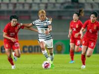 LOL直播-中国女足选手在比赛中展现出色实力