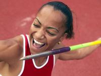 IM电竞投注平台-赛道与球场，当F1引擎轰鸣遇见浓眉绝杀之夜