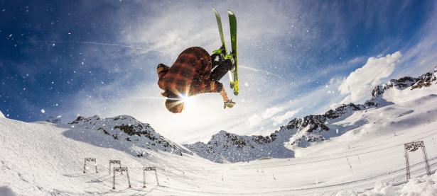 IM竞技体育平台-张本智和闪耀全场，日本队技术性击倒中国队—一场值得深思的完胜