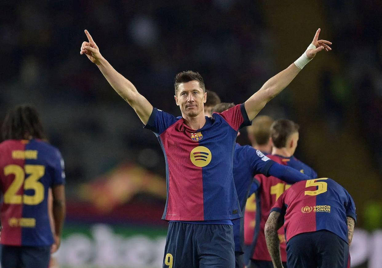 阿拉维斯球员连续进球，为球队贡献巨大