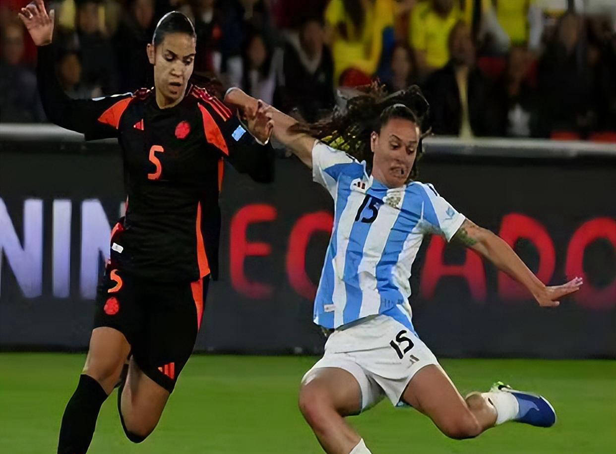 阿根廷女足守门员连续扑出点球,帮助球队获胜 阿根廷女足守门员连续扑出点球,帮助球队获胜