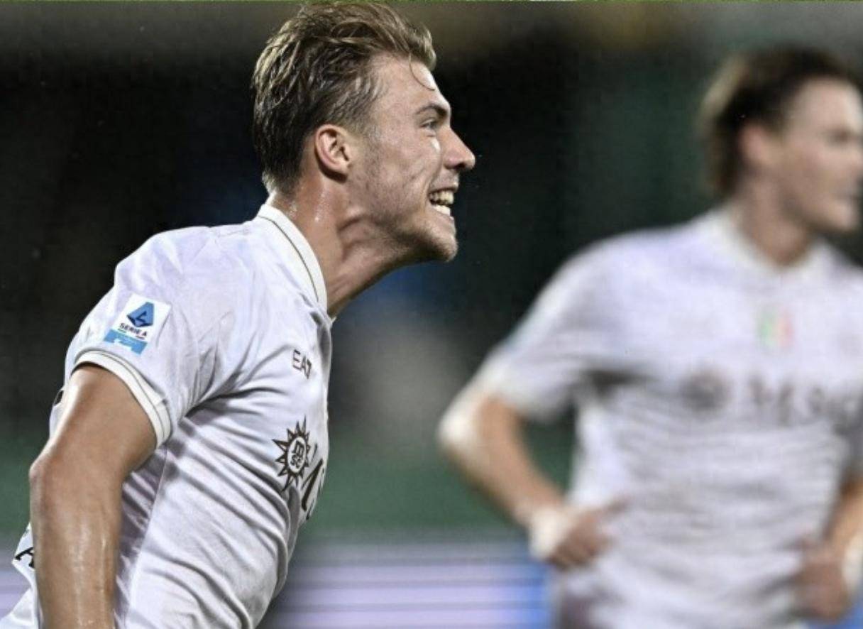 那不勒斯主帅赞誉年轻球员，冲击金童奖的简单介绍