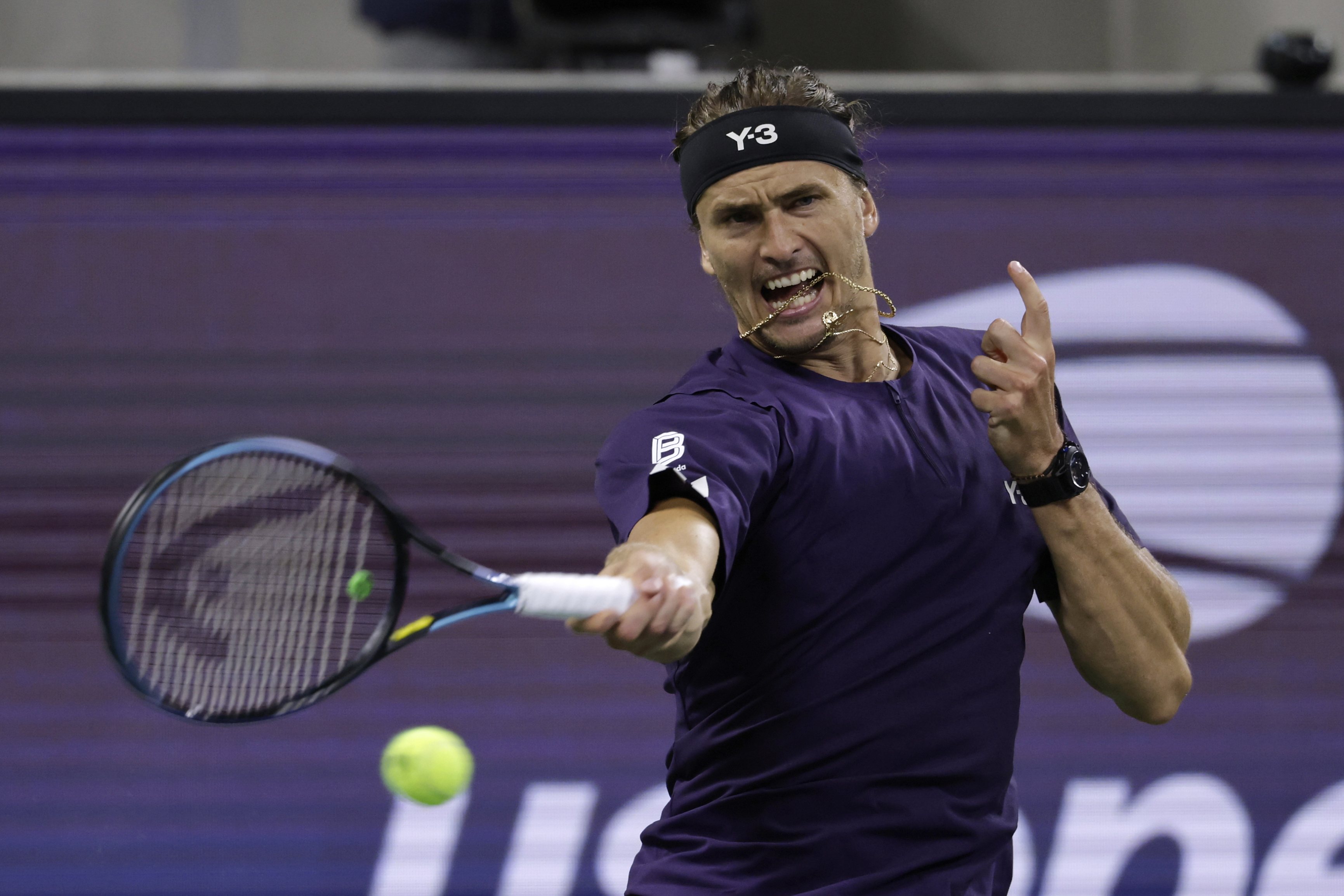 包含世界网球队险胜美国网球队，兹维列夫高光表现的词条