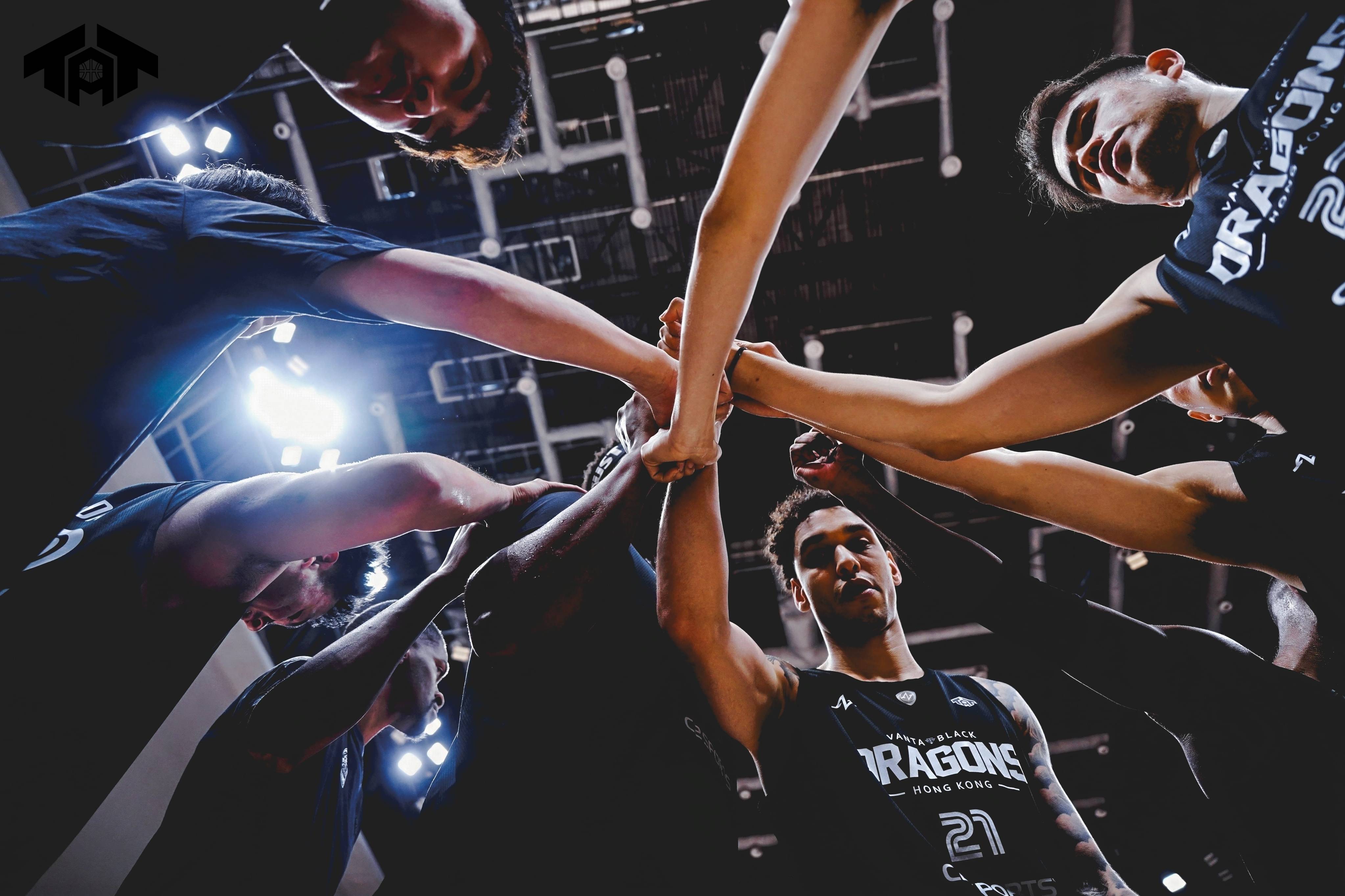 球迷热衷于关注国际篮球比赛