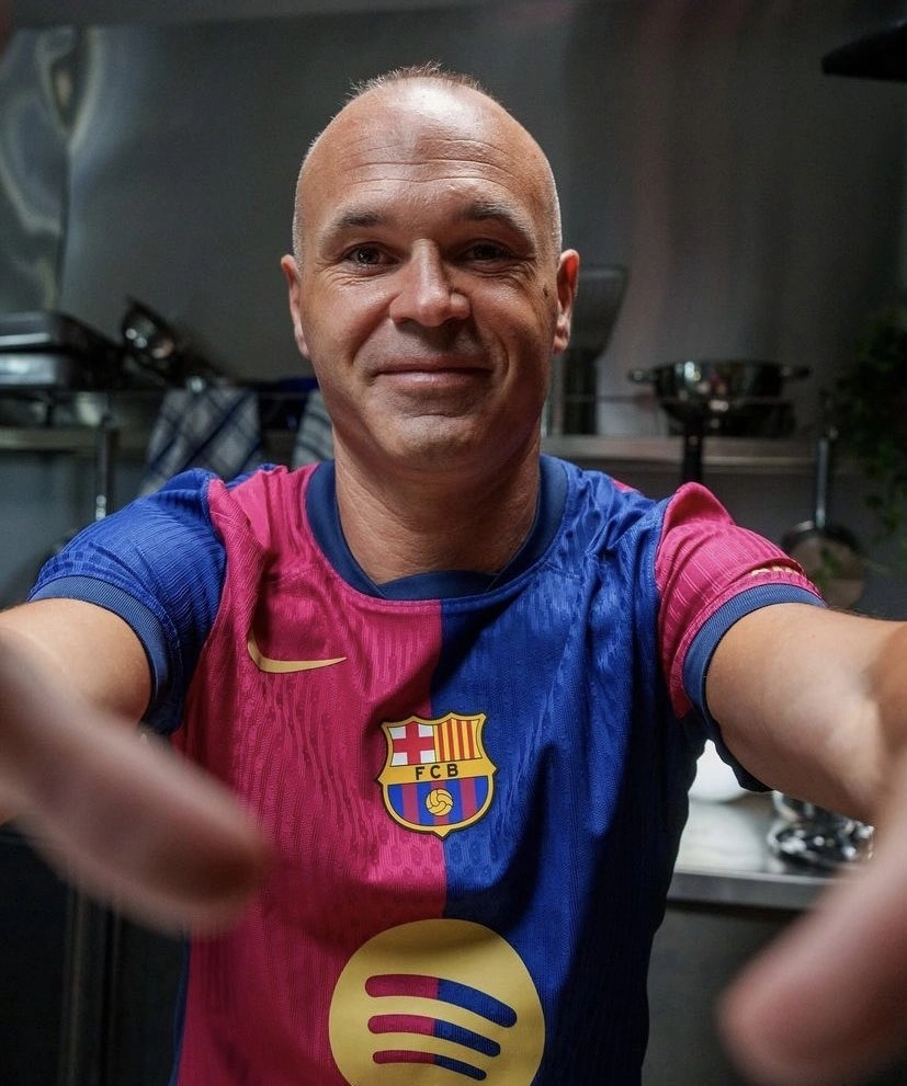 西班牙球星伊涅斯塔退役,足球世界向传奇致敬 西班牙球星伊涅斯塔退役,足球世界向传奇致敬