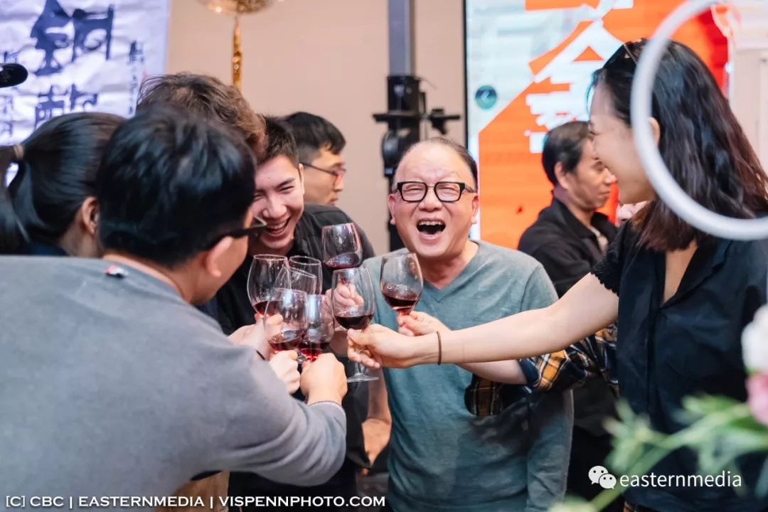 澳大利亚队夺冠,举办庆功宴 澳大利亚队夺冠,举办庆功宴