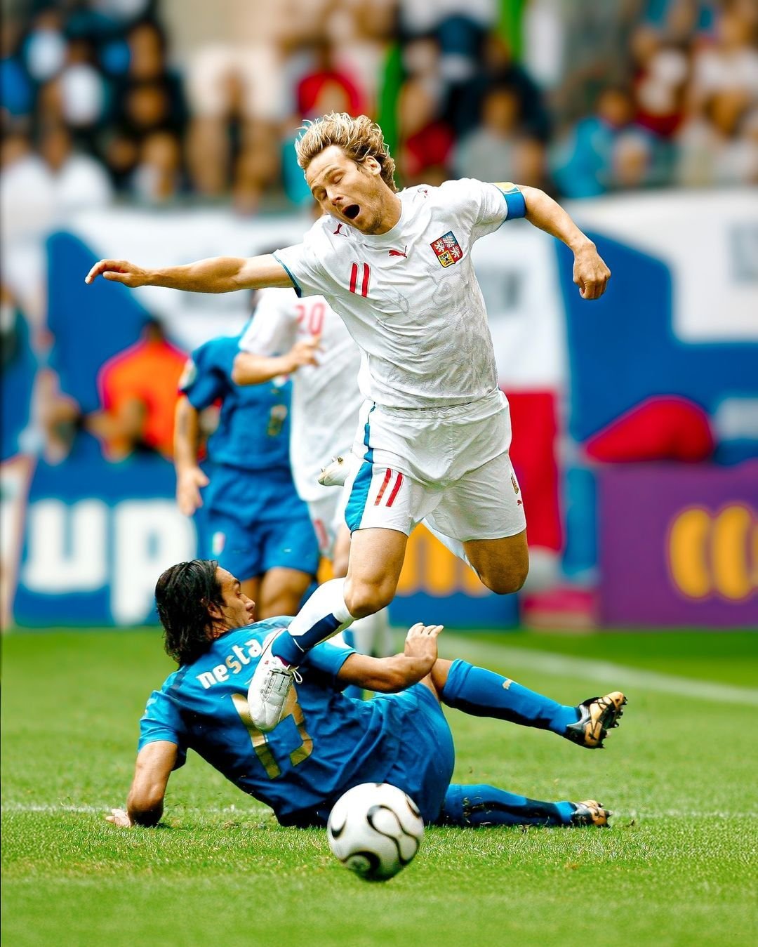 伯恩利球员连入射门，奠定胜利基础的简单介绍