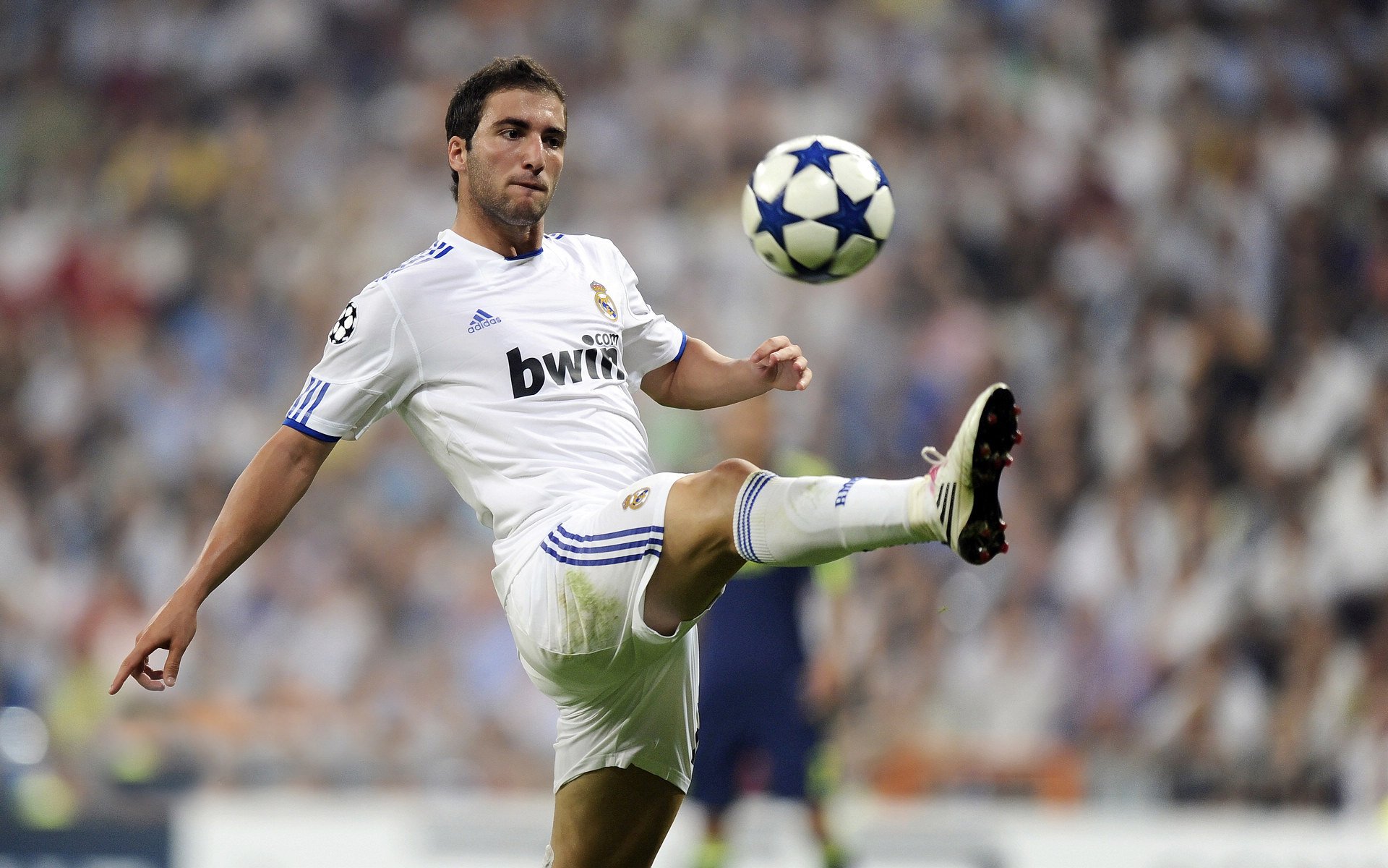 奥亚尔萨瓦尔一锤定音，比利时战术革新掀翻冰岛铁壁