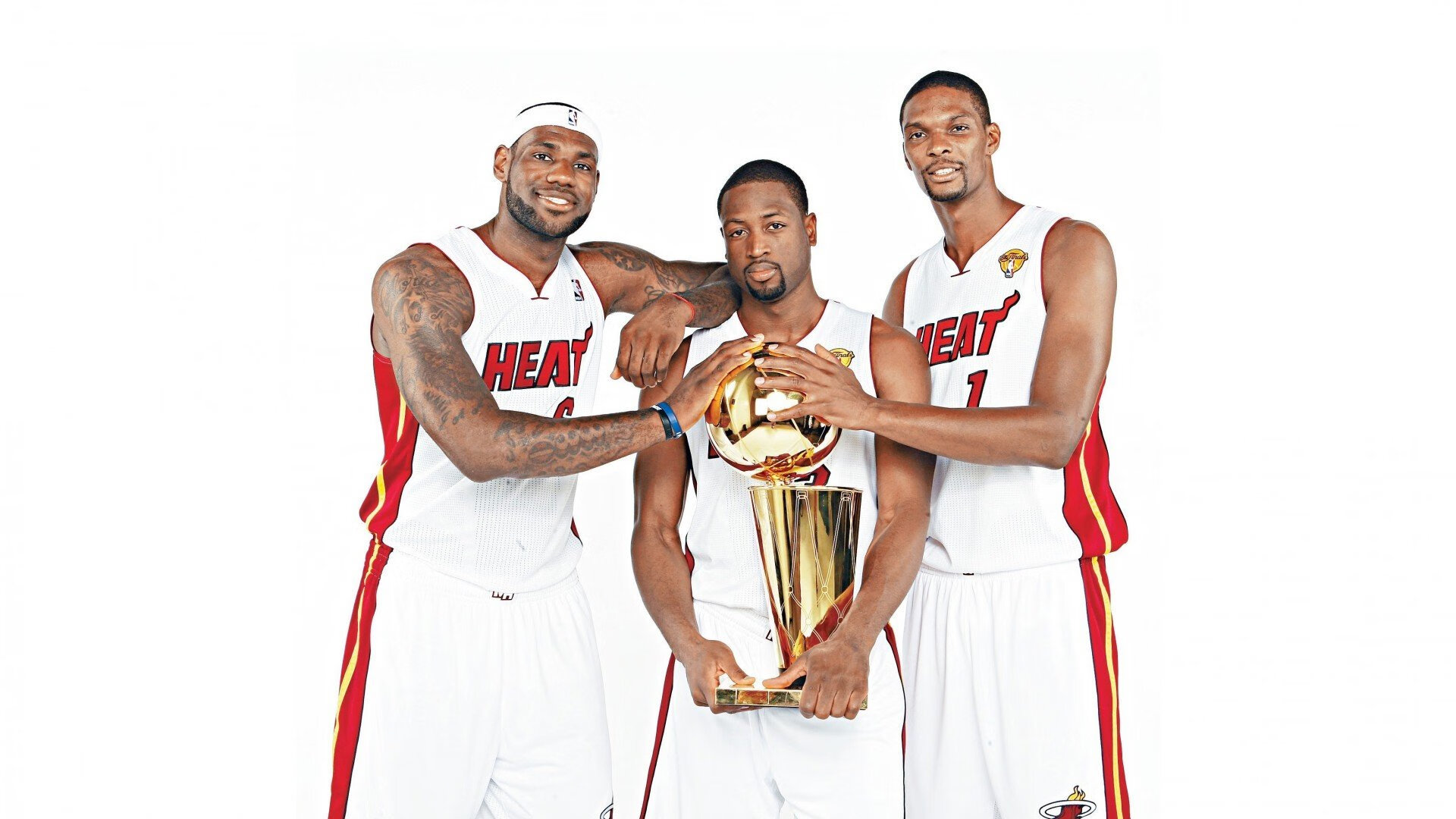 欧冠淘汰赛之夜，奥斯梅恩关键制胜，那不勒斯书写历史新章