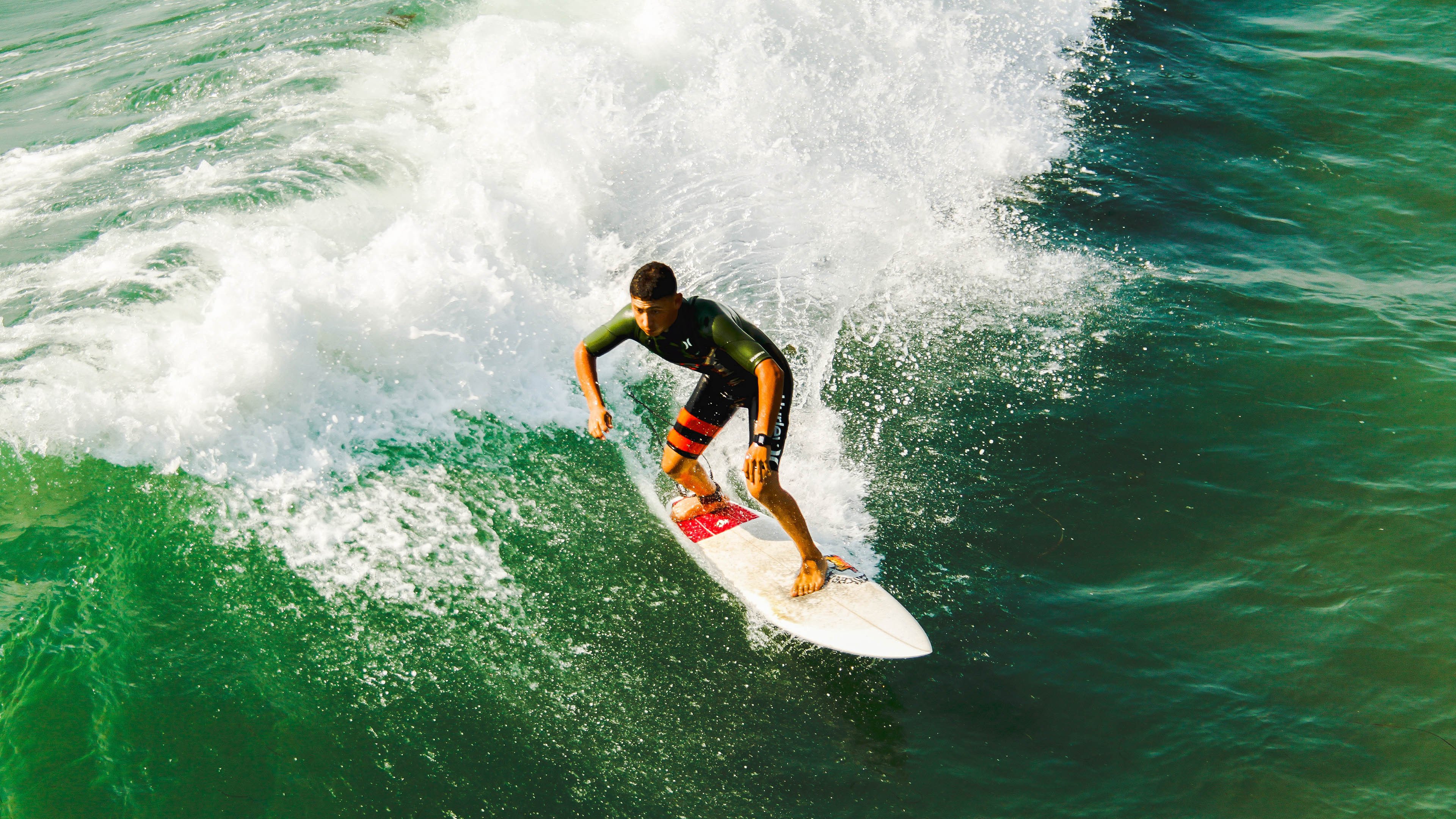 当足球与F1在奇迹之夜交汇,哈弗茨的赛道超车与摩洛哥的史诗终结