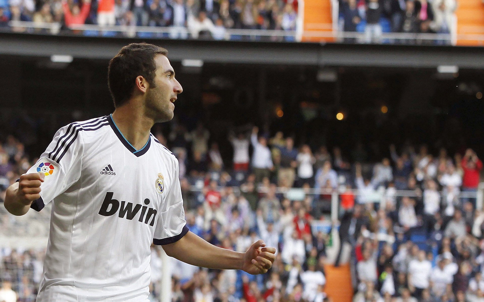 赛道上的逆袭，红牛二队险胜红牛车队，皮亚斯特里带队创造历史